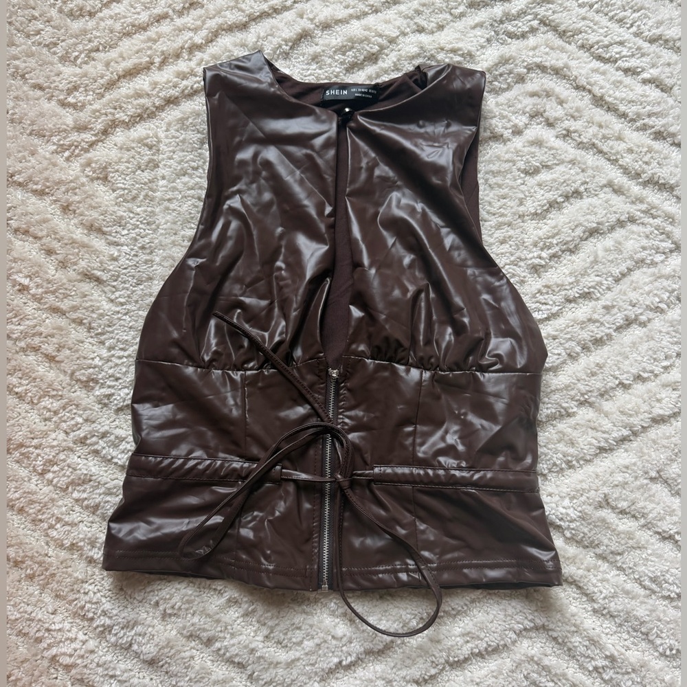 Leather going out top with Key Hole Detail